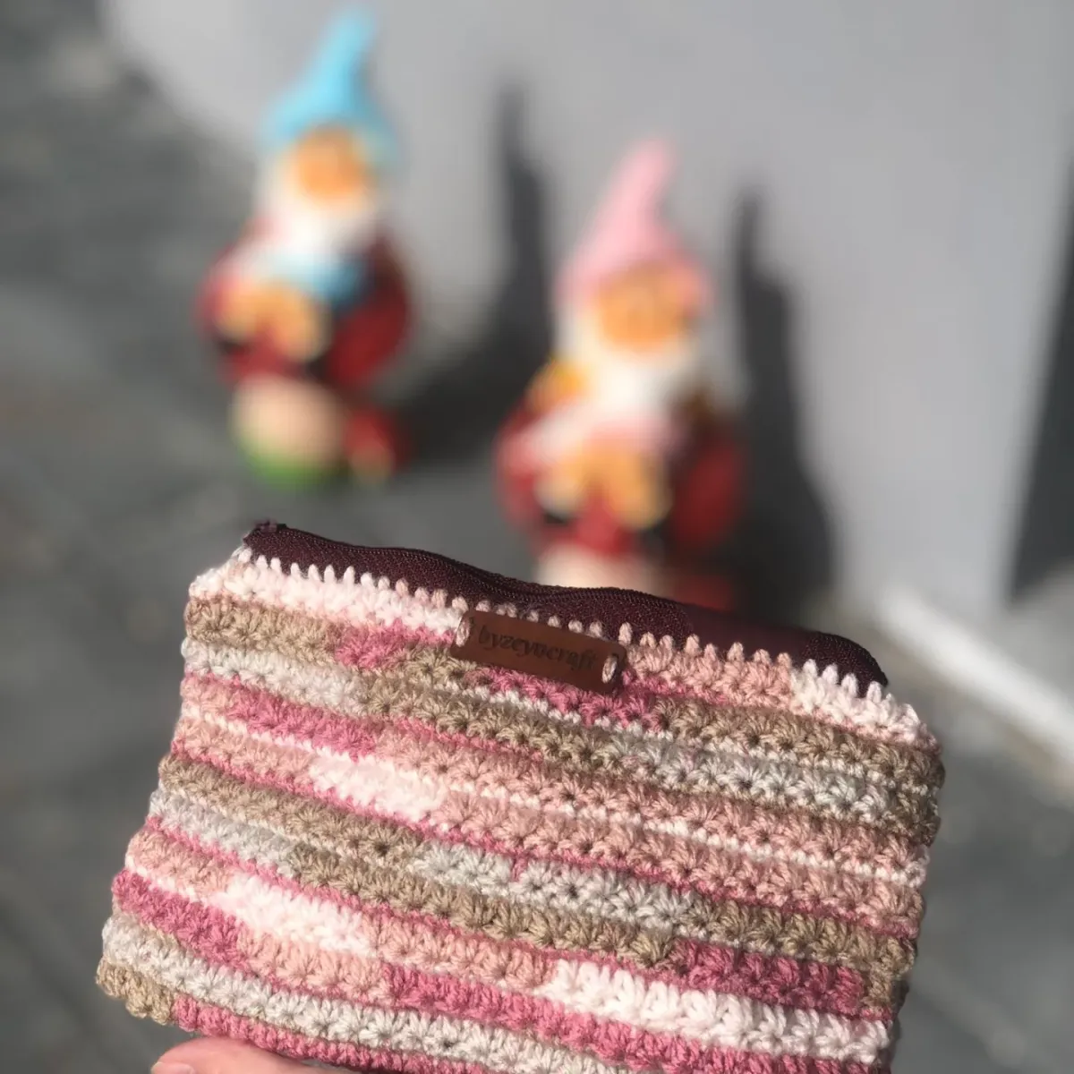 Pembe Tonlu Çizgili Örgü Makyaj Çantası