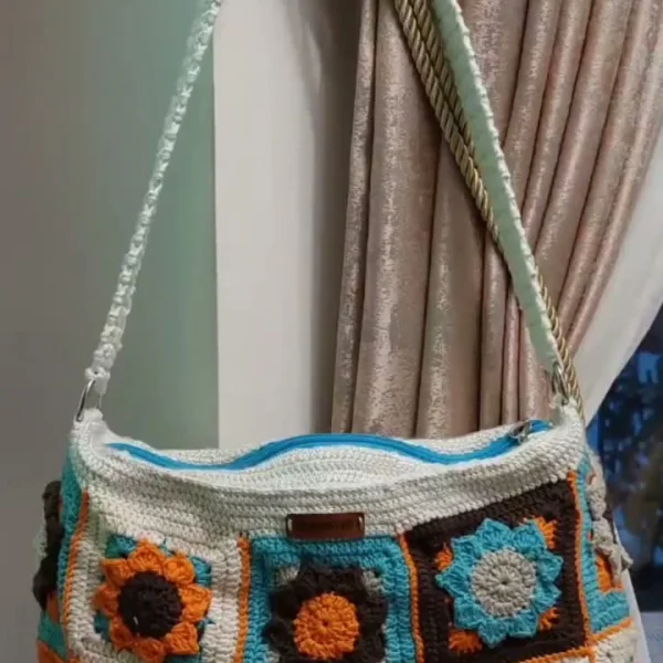 Rengarenk Çiçek Desenli Kare Motifli Çanta