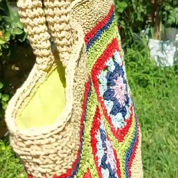 Diyagonal Çiçek Şeritli Örgü Çanta