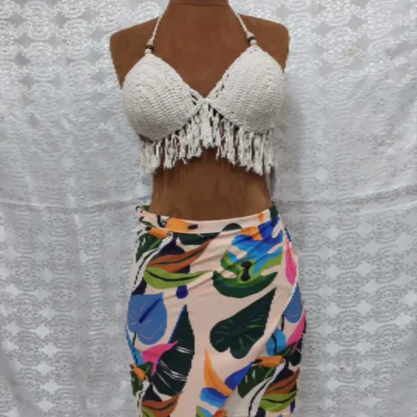 Saçaklı Örgü Bikini Üstü ve Pastel Yaprak Desenli Sarong